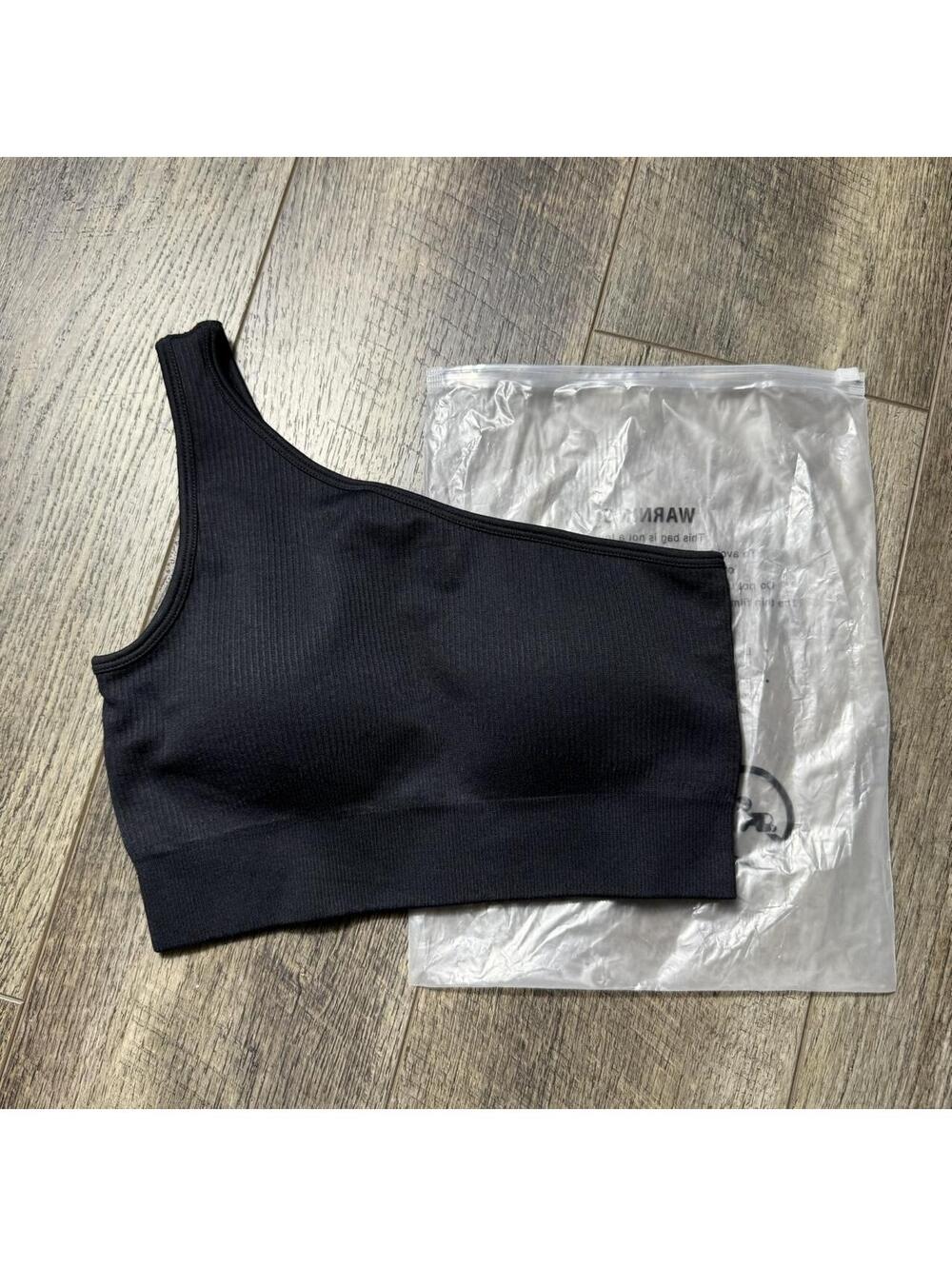 OQQ ribbed black sports bra neon